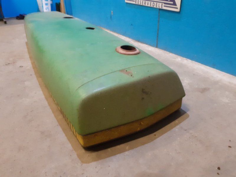 John Deere 3140