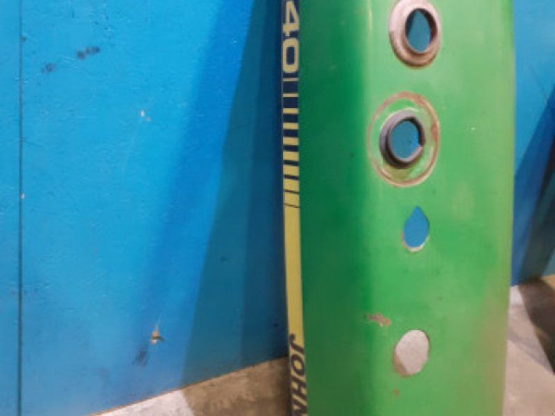 John Deere 2140