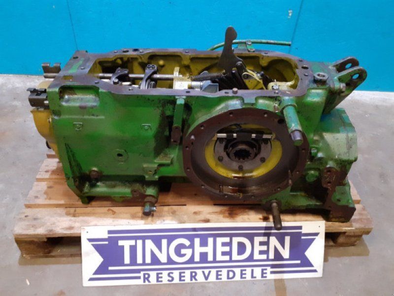 John Deere 2140