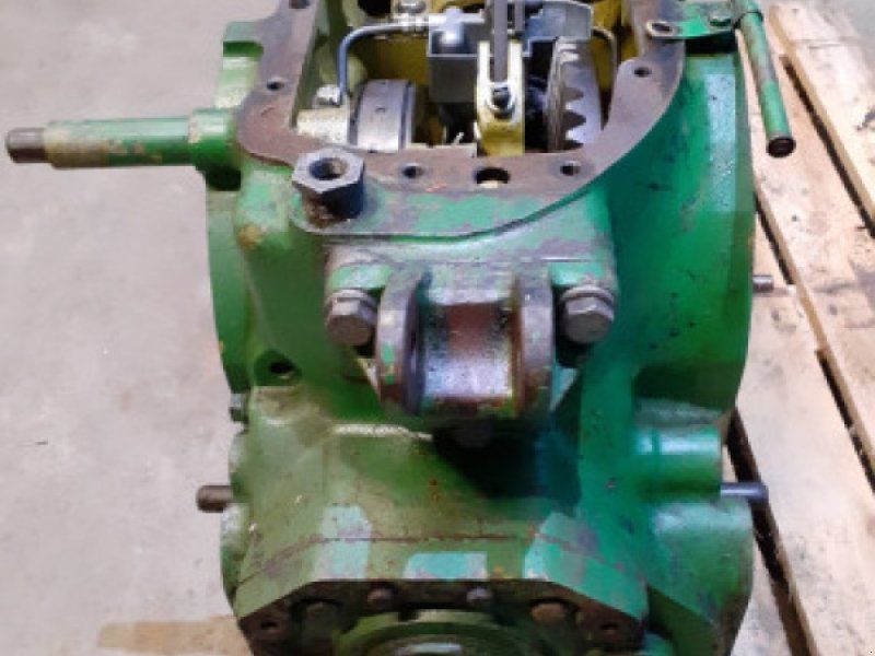 John Deere 2140