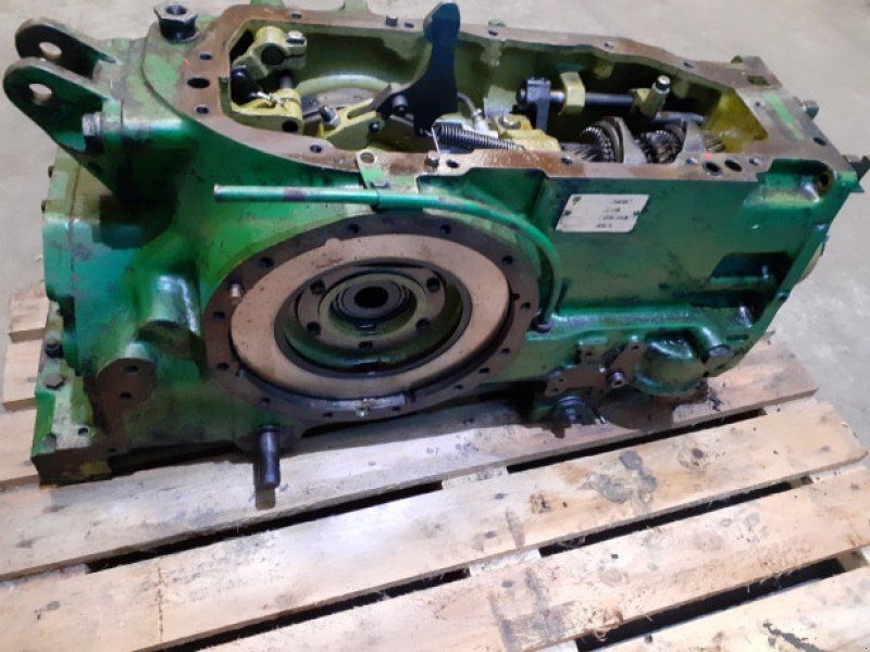 John Deere 2140