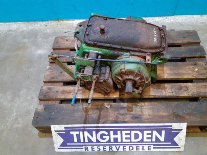 John Deere 975