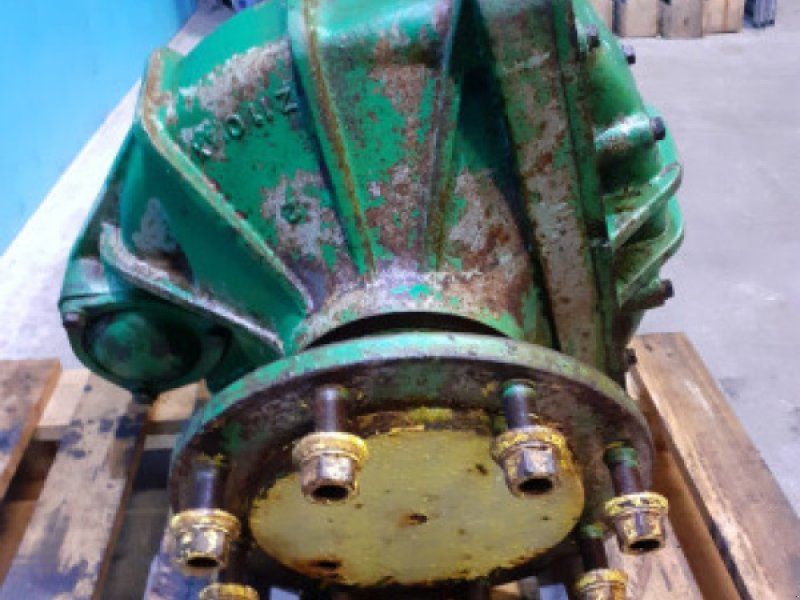John Deere 975