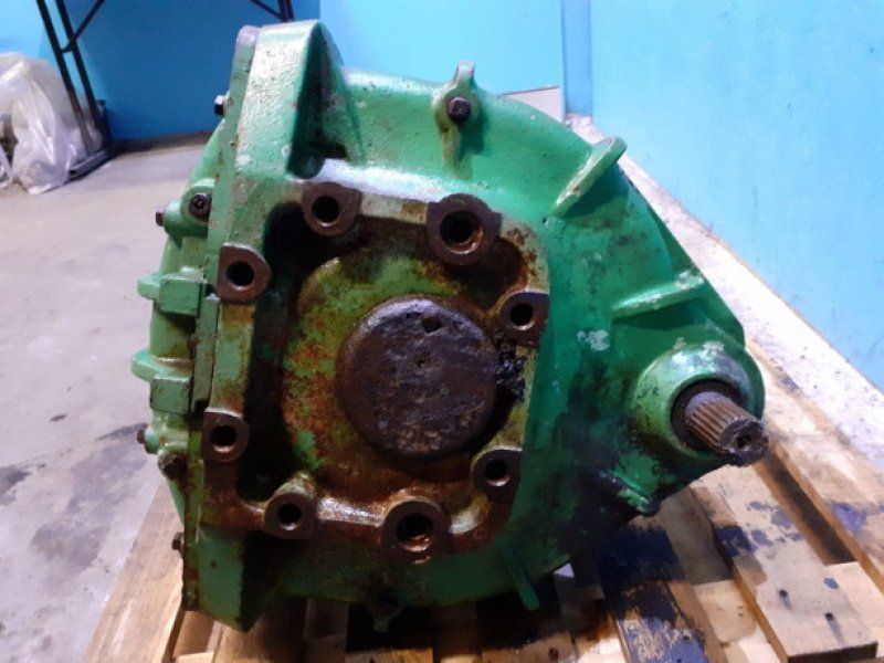 John Deere 975