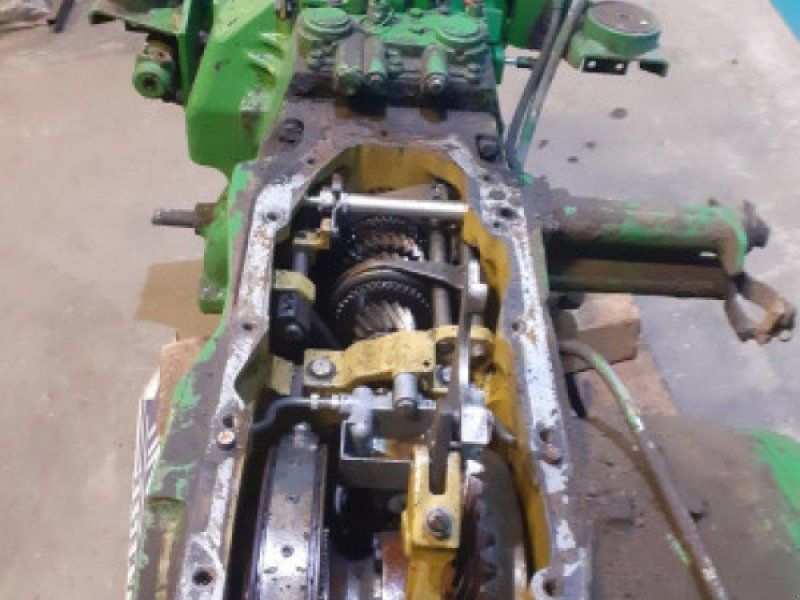 John Deere 3040