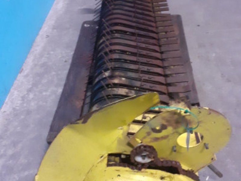 John Deere 590