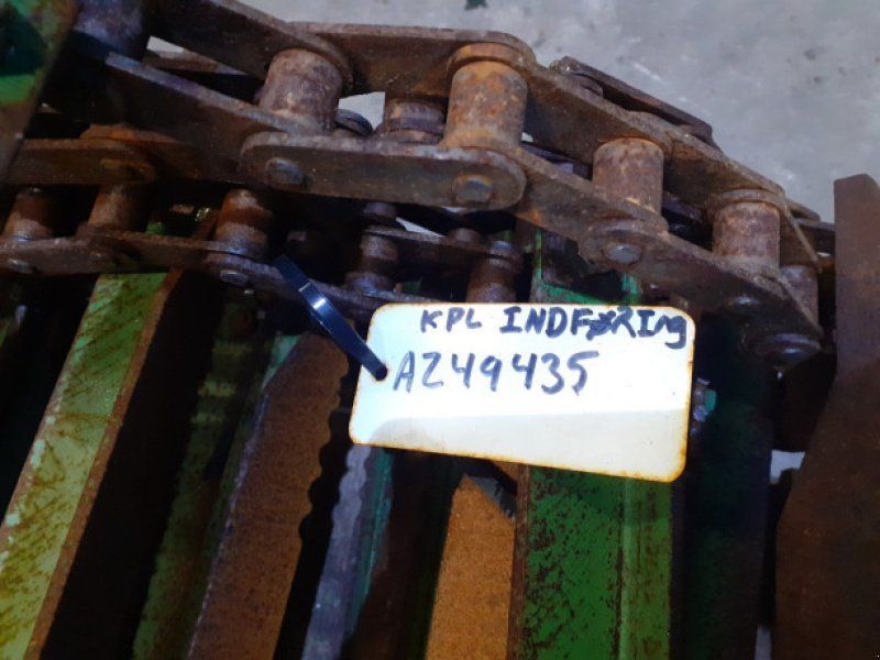 John Deere 2056