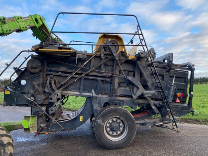 New Holland BB9090