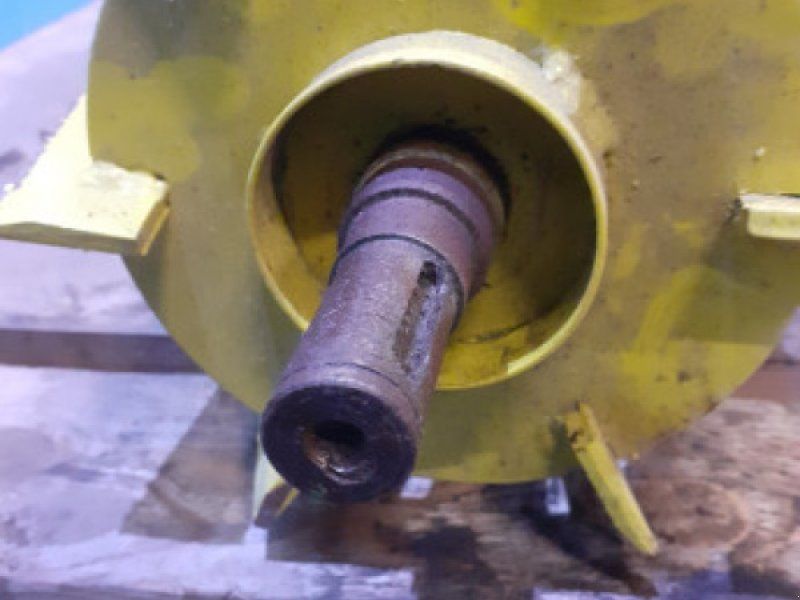 John Deere 305