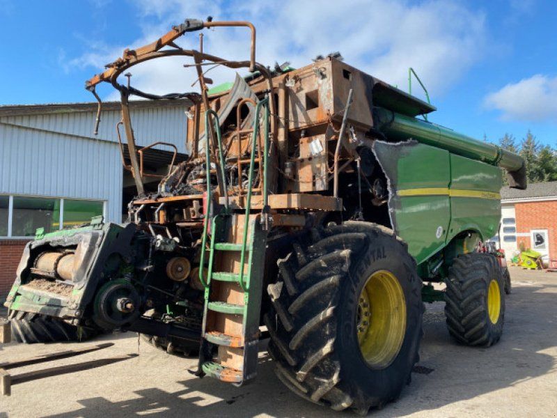 John Deere S670I