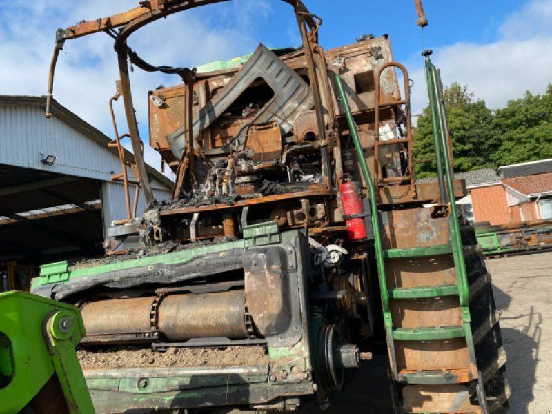 John Deere S670I