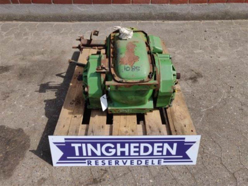 John Deere 1085