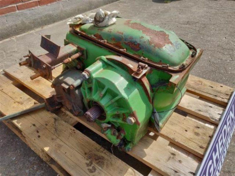 John Deere 1085