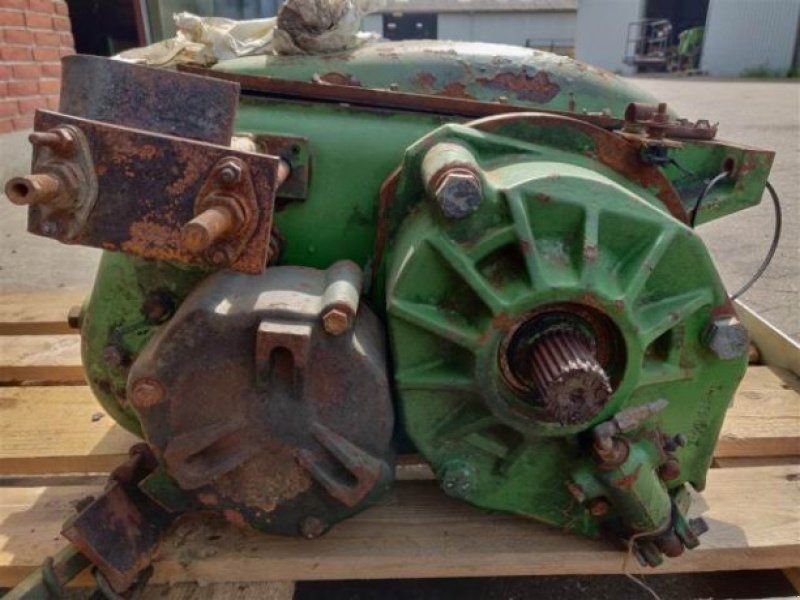 John Deere 1085