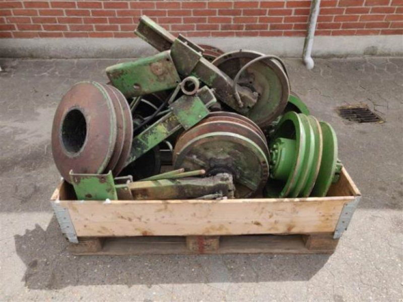 John Deere 1075