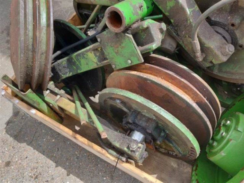 John Deere 1075