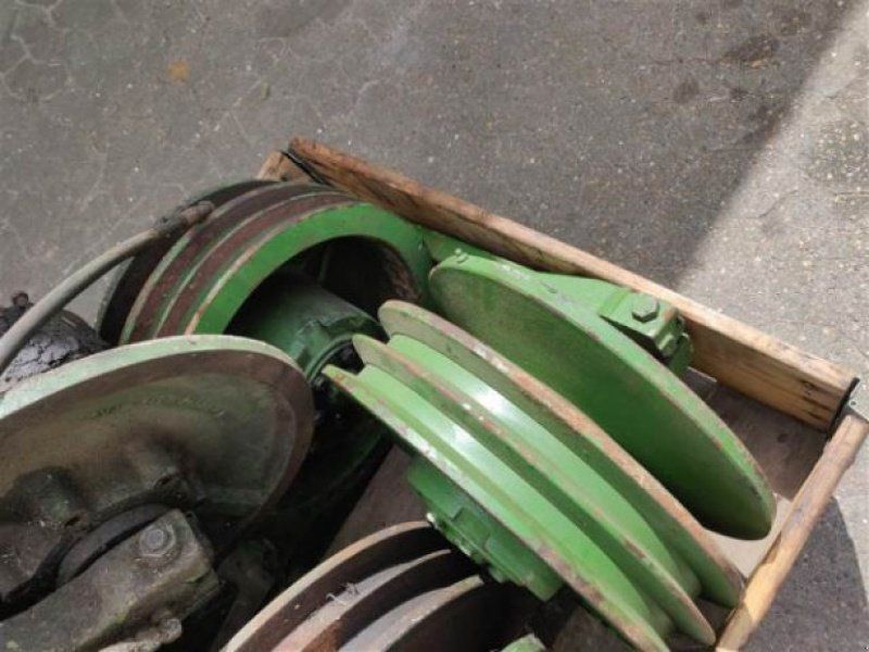 John Deere 1075