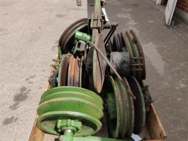 John Deere 1075
