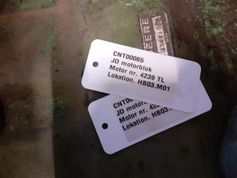John Deere 4239