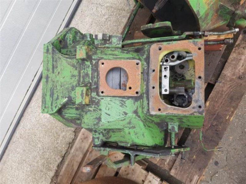 John Deere 2140