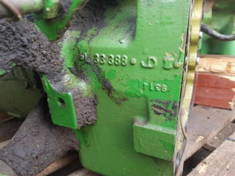 John Deere 2140