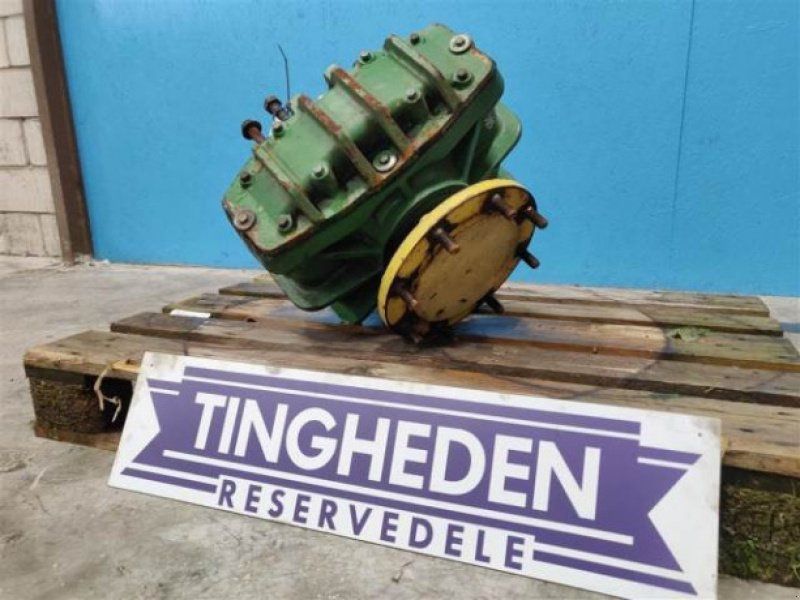 John Deere 1085