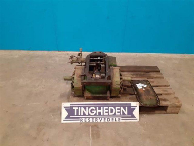 John Deere 1075
