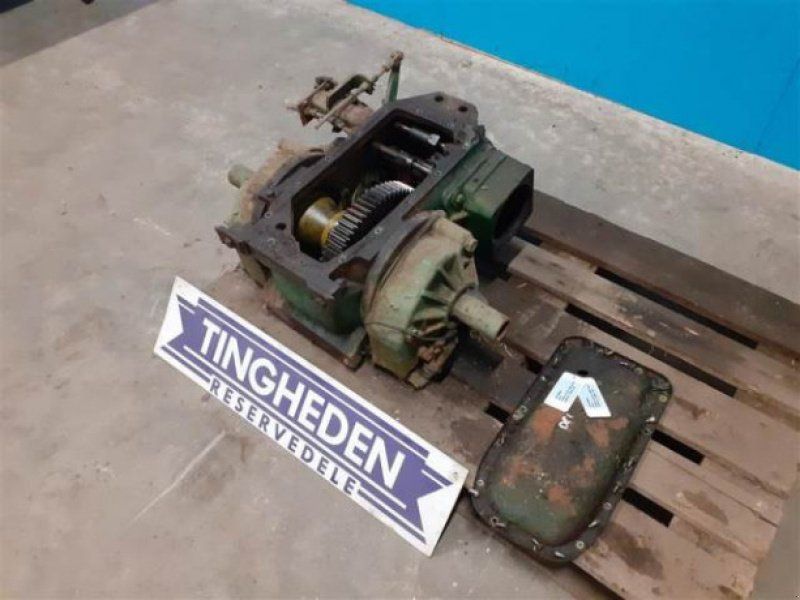 John Deere 1075