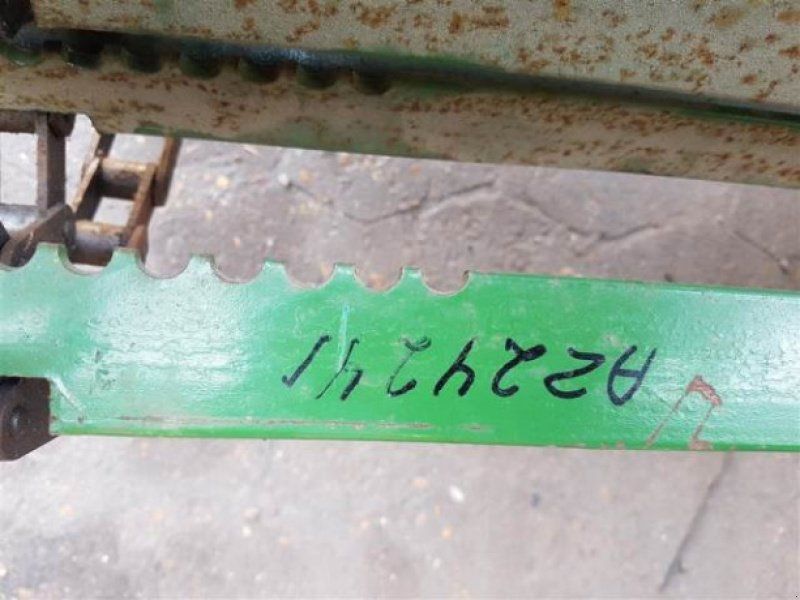John Deere 1075