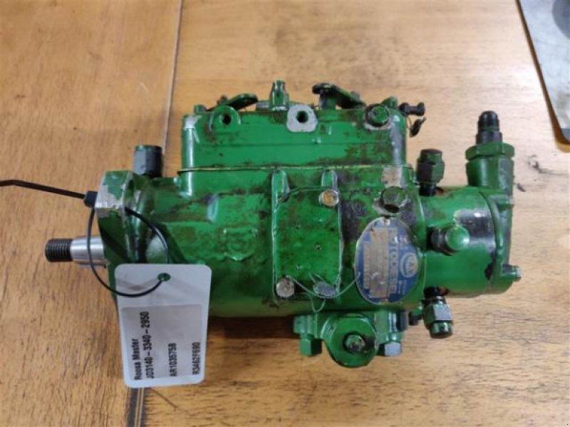 John Deere 3140
