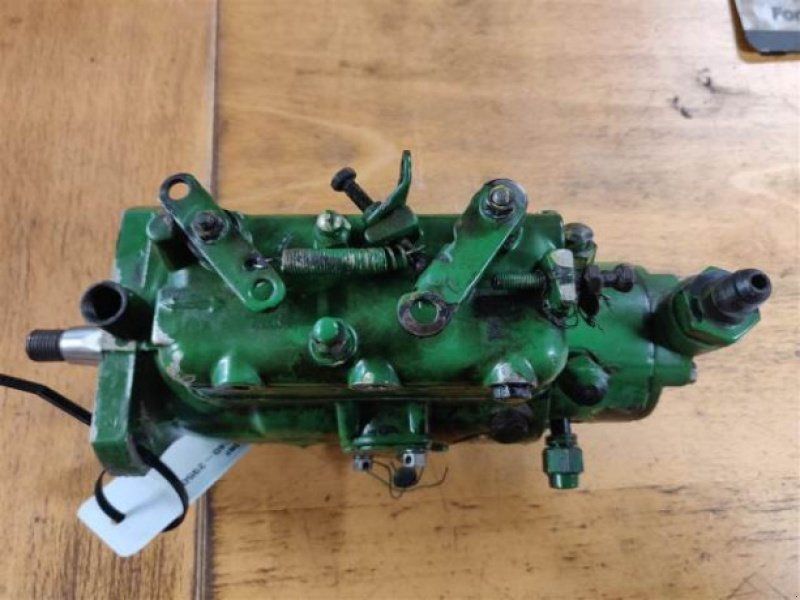 John Deere 3140