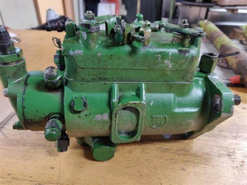 John Deere 3140