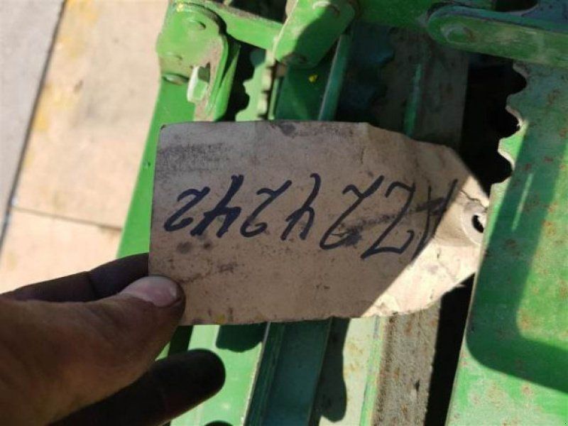 John Deere 1052