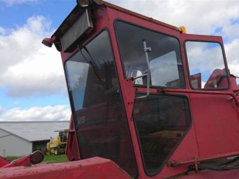 Massey Ferguson 525