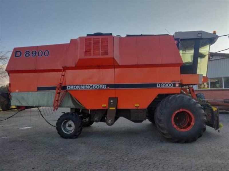 8900
