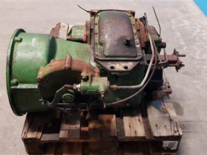 John Deere 1065
