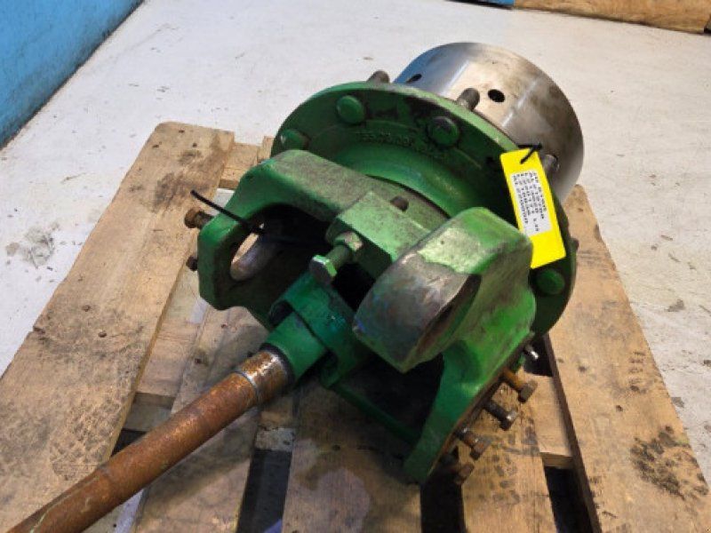 John Deere 6215R