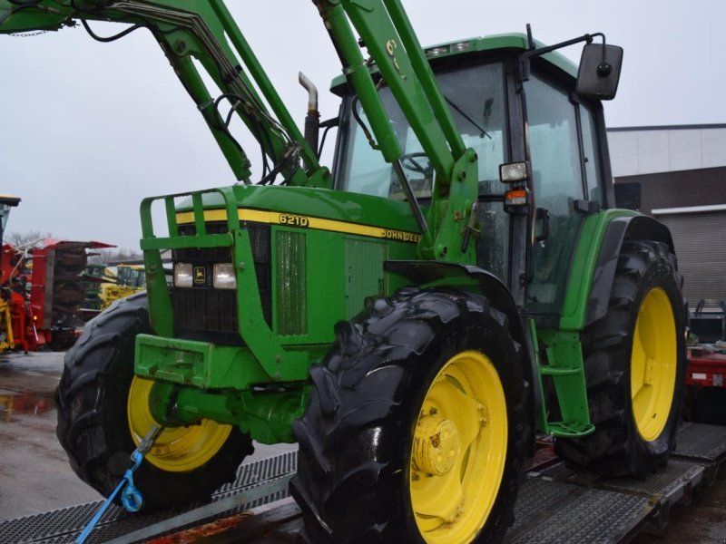 John Deere 6210