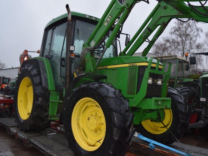 John Deere 6210