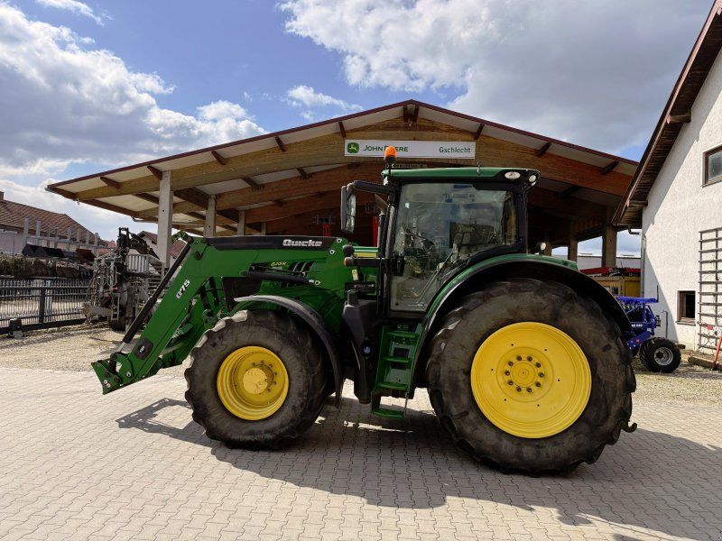 John Deere 6215 R mit Frontlader