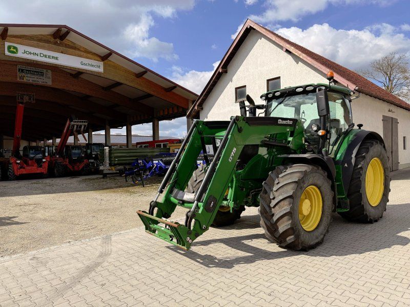 John Deere 6215 R mit Frontlader