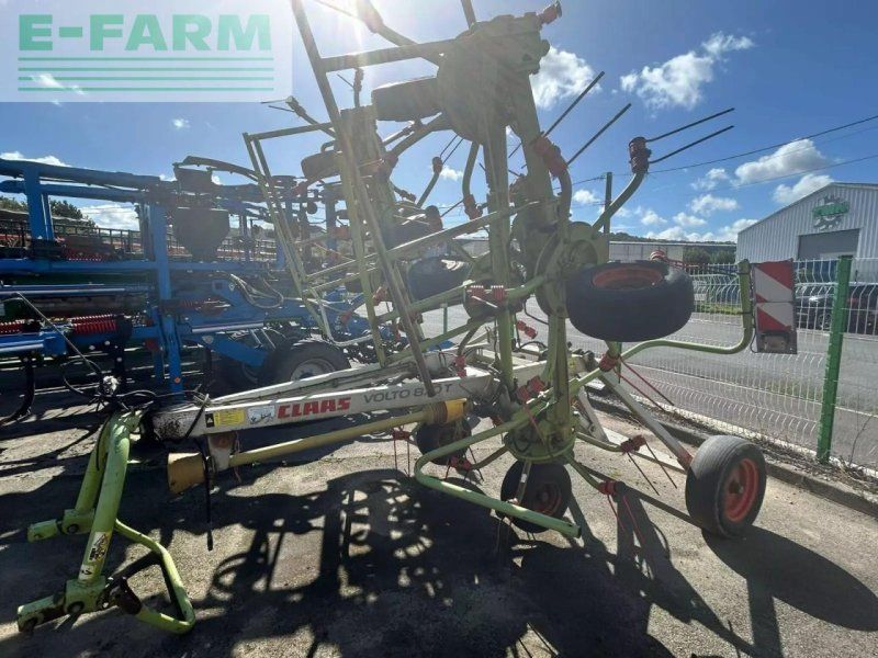 Claas faneuse volto 870t