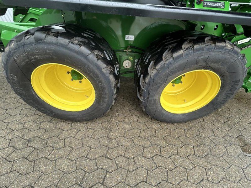 John Deere C441R
