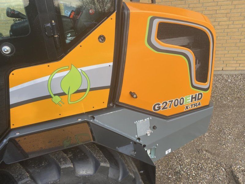 Giant G2700E