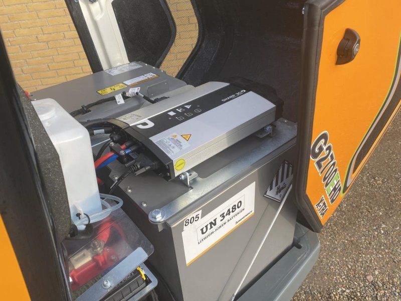Giant G2700E