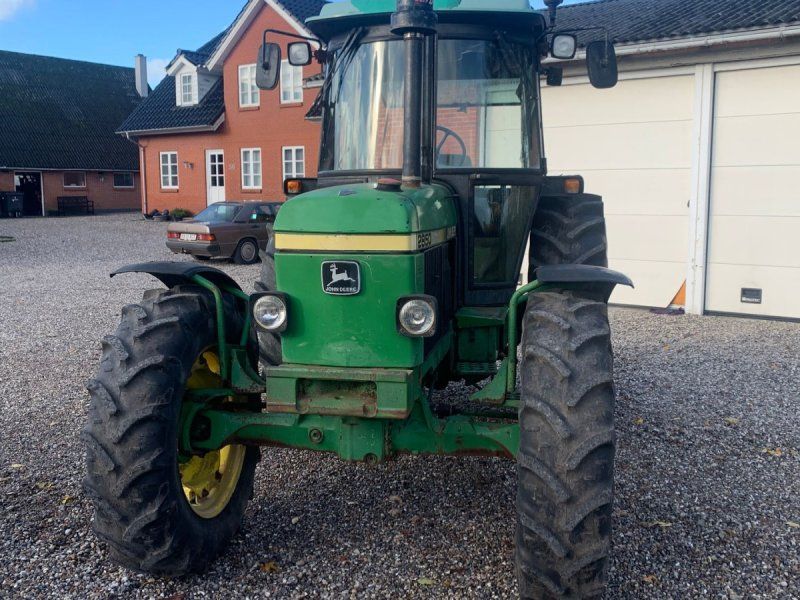 John Deere 2850 4 WD.
