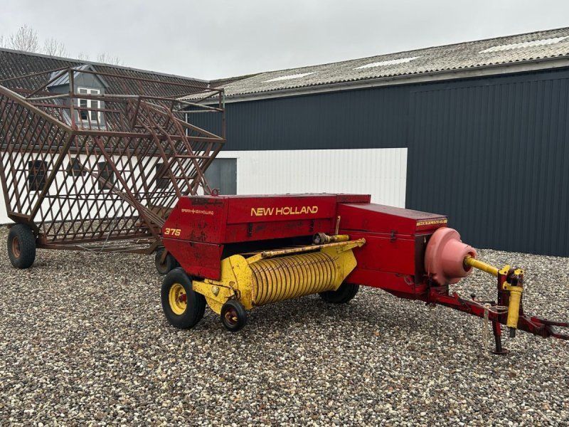 New Holland 376