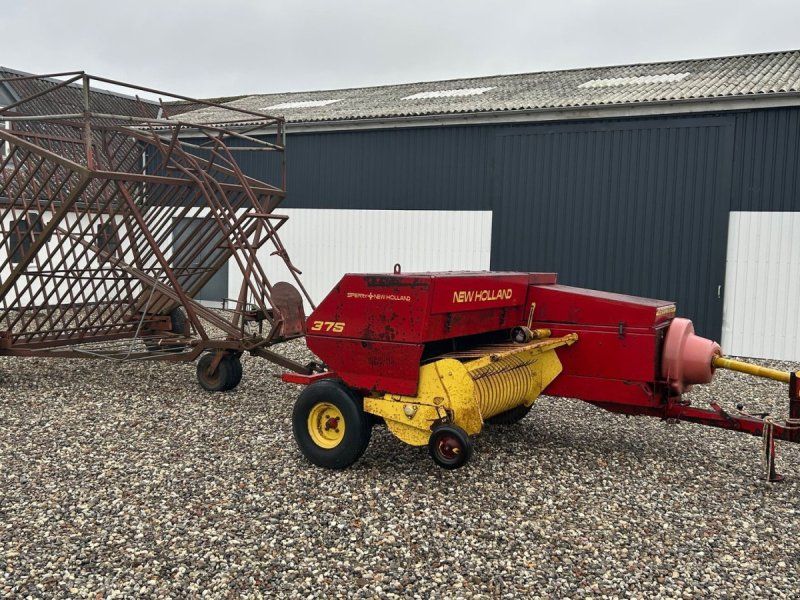 New Holland 376