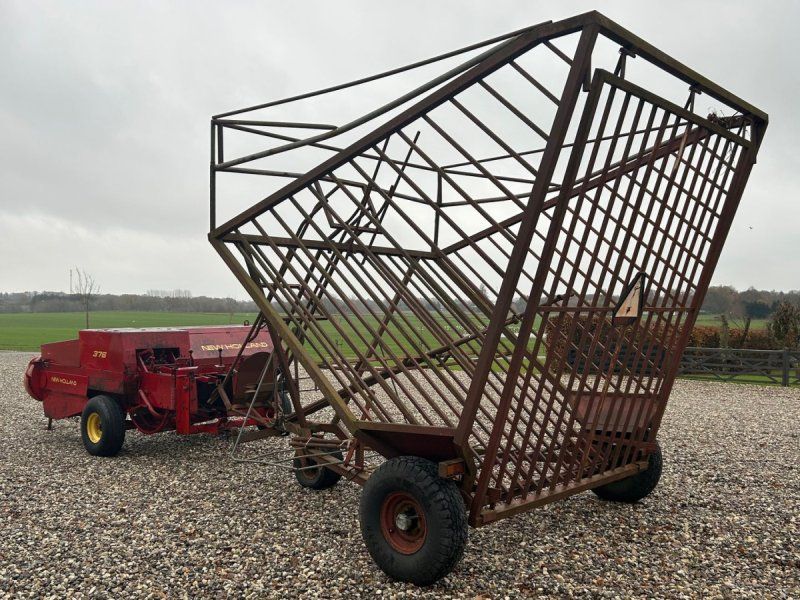 New Holland 376