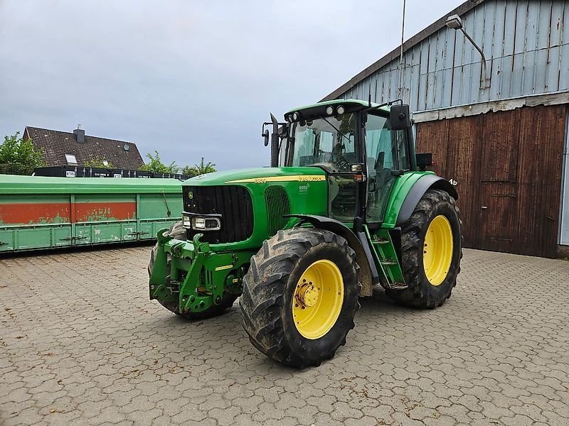 John Deere 6820